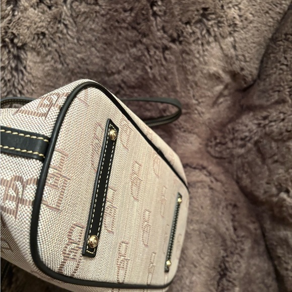 Brand new Dooney & Bourke Tan and Black Signature Tote - Picture 10 of 11